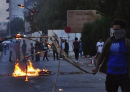 محتجون عراقيون يقطعون عددًا من الشوارع والجسور الحيوية وسط العاصمة بغداد