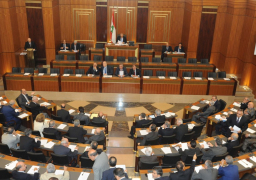 نواب تيار المستقبل يقاطعون الجلسة النيابية .. وإطلاق نيران في وسط بيروت