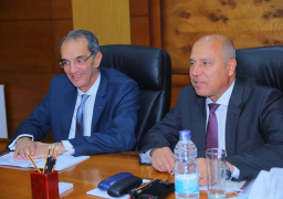 بالصور … وزيرا النقل وتكنولوجيا المعلومات يبحثان التعاون في بيع تذاكر السكة الحديد عن طريق مكاتب البريد