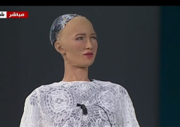 بالفيديو .. روبوت صوفيا: أعمل كسفير آلى بشرى وسعيدة بتواجدى بمنتدى شباب العالم