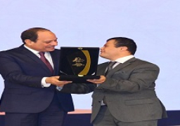 السيسي يكرم عددا من النماذج المتميزة لذوي القدرات الخاصة