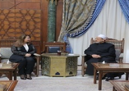 الإمام الأكبر يؤكد قدرة المرأة المصرية والعربية على تقلد أعلى المناصب