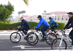 بالصور والفيديو.. جولة تفقدية للرئيس السيسى بالدراجة بمدينة شرم الشيخ