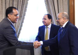 رئيس الوزراء يتابع مع وزير التنمية المحلية منظومتى المخلفات الصلبة والطرق