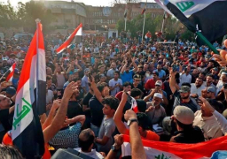 أعداد كبيرة من المتظاهرين العراقيين يتوافدون على ساحة التحرير فى بغداد