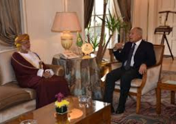 أبو الغيط يبحث في مسقط مستجدات الوضع العربي