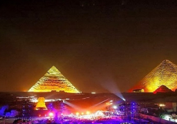 إضاءة الأهرامات وأبو الهول احتفالا برأس السنة