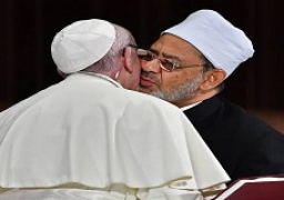الأزهر يهنئ الإخوة المسيحيين وبابا الفاتيكان بأعياد الميلاد