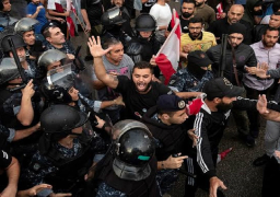 اشتباكات بين متظاهرين مؤيدين للحريري والأمن في بيروت