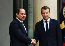 السيسى يبحث هاتفياً مع ماكرون سبل وضع حد للتدخلات الخارجية غير المشروعة فى ليبيا