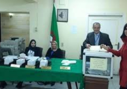 تحطيم مركزين انتخابيين في منطقة القبائل في شرق الجزائر