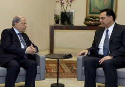 دياب يبدأ اليوم مشاورات تشكيل الحكومة اللبنانية غداة صدامات وقطع طرق