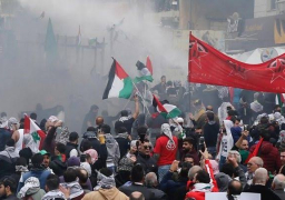 تظاهرات أمام السفارة الأمريكية ببغداد ومحاولات لاقتحامها