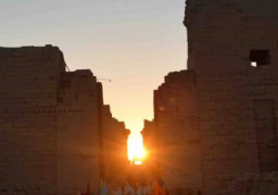 المشاركون بمنتدى الشباب العربى الافريقى يشاهدون ظاهرة تعامد الشمس على معبد الكرنك