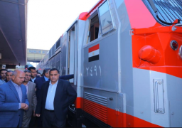 صور .. وزير النقل يتابع انتظام خطوط السكك الحديدية بمحطة مصر