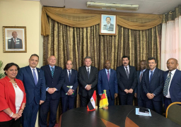 بالصور .. في ختام جولته الأفريقية .. وزير قطاع الأعمال العام يبحث التعاون مع الكاميرون في صناعة الأخشاب