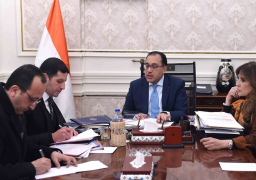 بالصور … رئيس الوزراء يناقش مع رئيس هيئة الاستثمار طلبات بعض المستثمرين لإقامة مشروعات جديدة