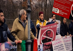 مظاهرات أمام مقر انعقاد قمة ليبيا في برلين رفضا لمشاركة أردوغان: “يدعم تنظيم داعش الإرهابي”
