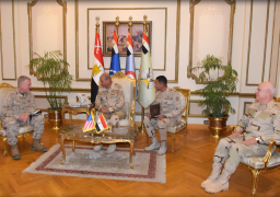 وزير الدفاع ورئيس الأركان يلتقيان قائد القيادة المركزية الأمريكية لبحث التعاون