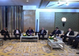 رئيس الوزراء يكرم المحافظين السابقين