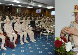 القائد العام للقوات المسلحة وزير الدفاع والانتاج الحربى يلتقى بخريجى الدفعة الأولى من كلية الطب بالقوات المسلحة