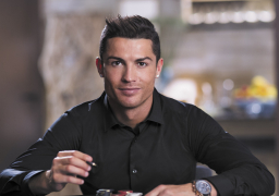 رونالدو يحتفل بالعام الجديد 2020 مع والدته.. ماذا تمنى لها نجم يوفنتوس؟