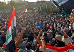 الآلاف يتظاهرون في بغداد..وواشنطن تدعو مواطنيها للبعد عن السفارة