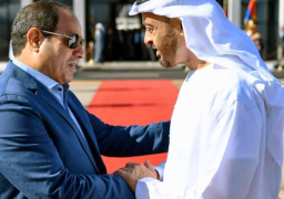 السيسى يودع محمد بن زايد بمطار شرم الشيخ الدولى