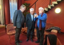 زاهي حواس يوقع كتابه عن توت عنخ آمون بثلاث لغات في بوادبست