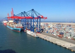 فتح مينائي الاسكندريه والدخيلة وانتظام حركة السفن والشاحنات