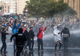 متظاهرو لبنان يواصلون احتجاجاتهم بعد تشكيل الحكومة .. واشتباكات مع قوات الأمن