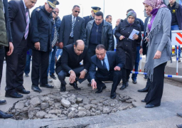 محافظ الإسكندرية يوجه بإصلاح الهبوط بكوبري محرم خلال 24 ساعة