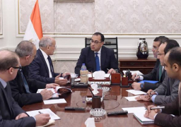 مدبولى يتابع مع وزير الإنتاج الحربي تنفيذ مشروع الألواح الشمسية