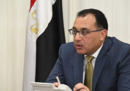 مدبولى يستعرض تقريرا حول التوسع في تطبيقات الذكاء الاصطناعي