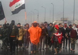 الشرق الأوسط : معتصمون عراقيون يرفعون علم الأمم المتحدة طلباً للحماية