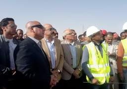 وزير النقل يمهل مسئولي «الهيئة العامة للطرق» بأسوان شهرا لتنفيذ الكباري | صور