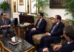 بالفيديو والصور .. رئيس الوزراء يلتقى رئيس مجلس إدارة شركة ونترشال ديا الألمانية