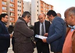 بالصور … وزير الإسكان يقوم بجولة موسعة لتفقد مشروعات الطرق والإسكان الاجتماعي و”سكن مصر”