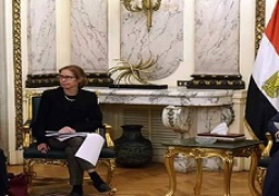 رئيس الوزراء يلتقي وفد مجلس أمناء الجامعة الأمريكية بالقاهرة