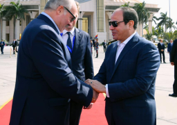 السيسى يودع رئيس بيلاروسيا بمطار القاهرة الدولى