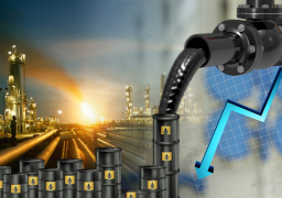 النفط يهبط عقب تحريك السفينة الجانحة في قناة السويس