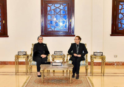 بالصور.. قرينة الرئيس تؤدئ واجب العزاء لأسرة مبارك