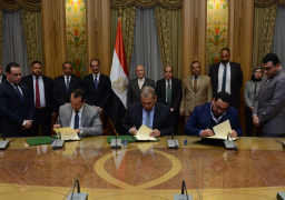 مذكرة تفاهم بين “الانتاج الحربي” و”الاتصالات” لتجديد إطارات الشاحنات