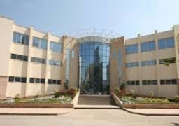 مركز الطب الطبيعى بالعجوزة يستضيف خبير فرنسى فى جراحة المخ والأعصاب