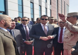 بالصور .. وزير التعليم العالي يتفقد مركز تجميع الأقماربالصناعية ويرأس اجتماع لجنة المشروعات القومية