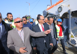 وزير النقل يشهد إنطلاق مشروع تطوير الطرق بـ12 محافظة