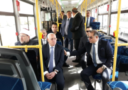 وزير الأوقاف ومحافظ بورسعيد يقومان بجولة في المحافظة بأتوبيس كهربائي