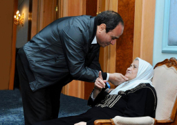 الرئيس السيسي يهنئ عظيمات مصر بعيد الأم