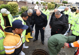 رئيس القابضة للمياه يتابع تعامل الشركات مع الأمطار بـ 3 محافظات