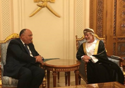 سامح شكرى يسلم سلطان عمان رسالة من الرئيس السيسى